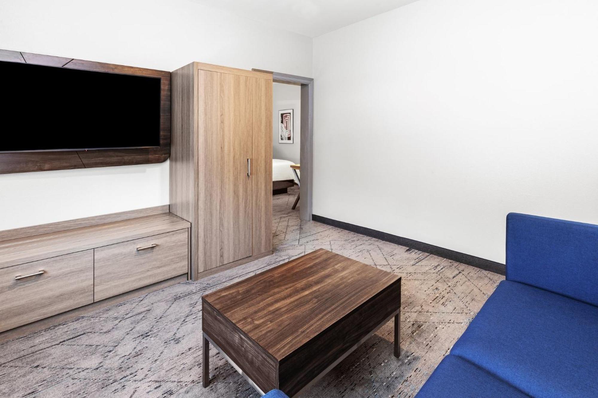 Holiday Inn Express Hotel & Suites Henderson - Traffic Star By Ihg Bagian luar foto