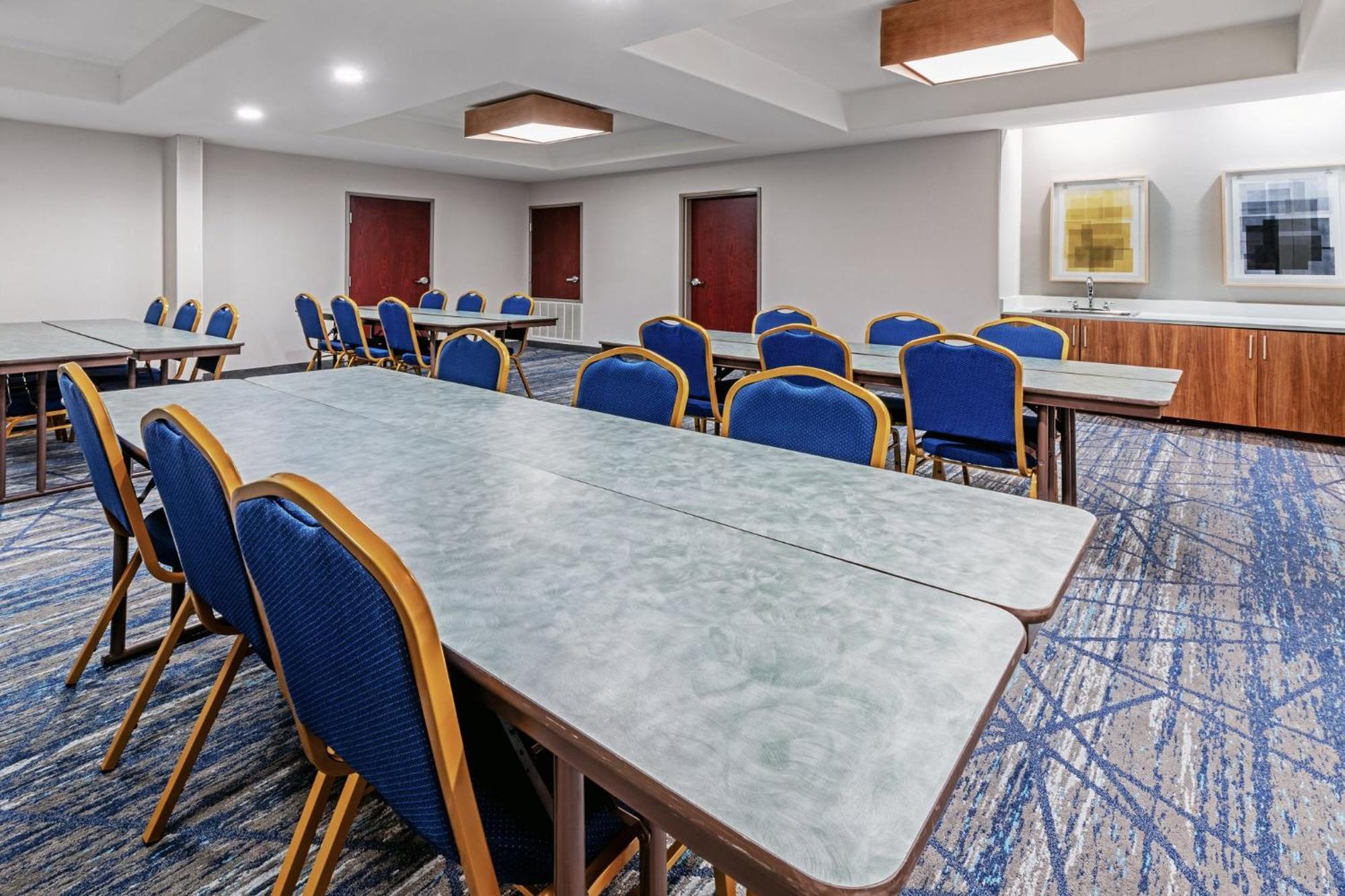 Holiday Inn Express Hotel & Suites Henderson - Traffic Star By Ihg Bagian luar foto