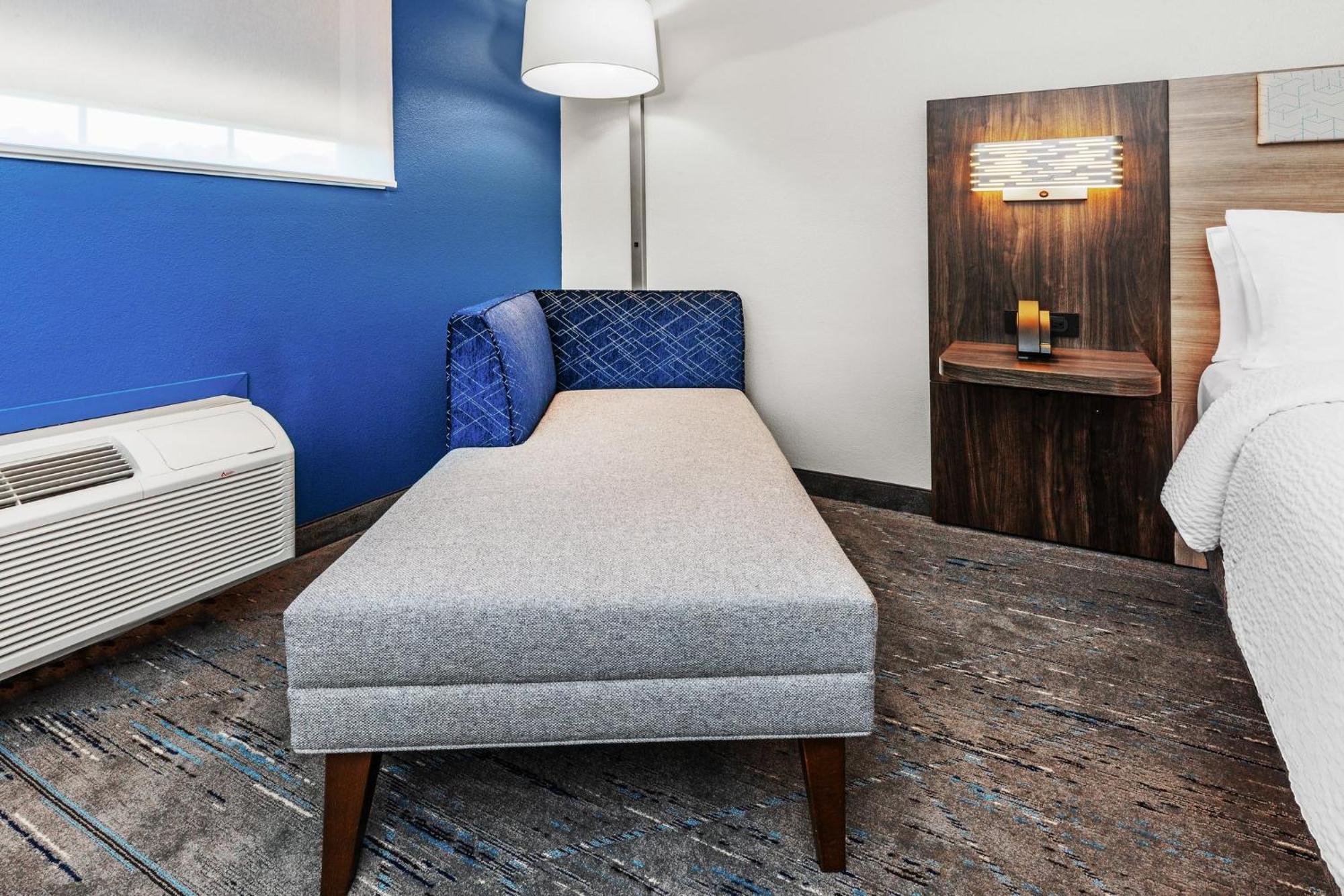 Holiday Inn Express Hotel & Suites Henderson - Traffic Star By Ihg Bagian luar foto