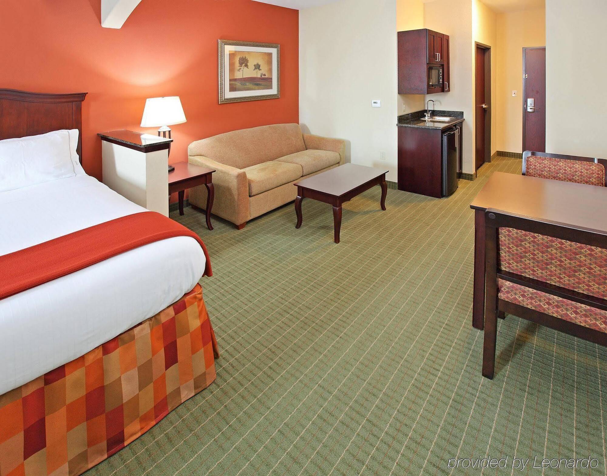 Holiday Inn Express Hotel & Suites Henderson - Traffic Star By Ihg Bagian luar foto